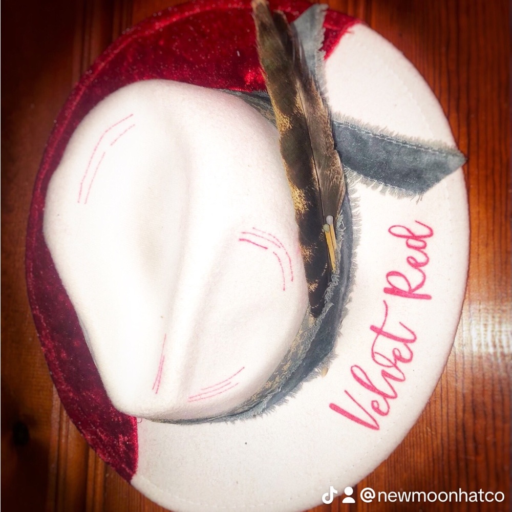 Ashley McBryde velvet red hat